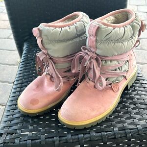 Timberland Genuine Suede Insulated Lace Up Boots In Light Pink Color